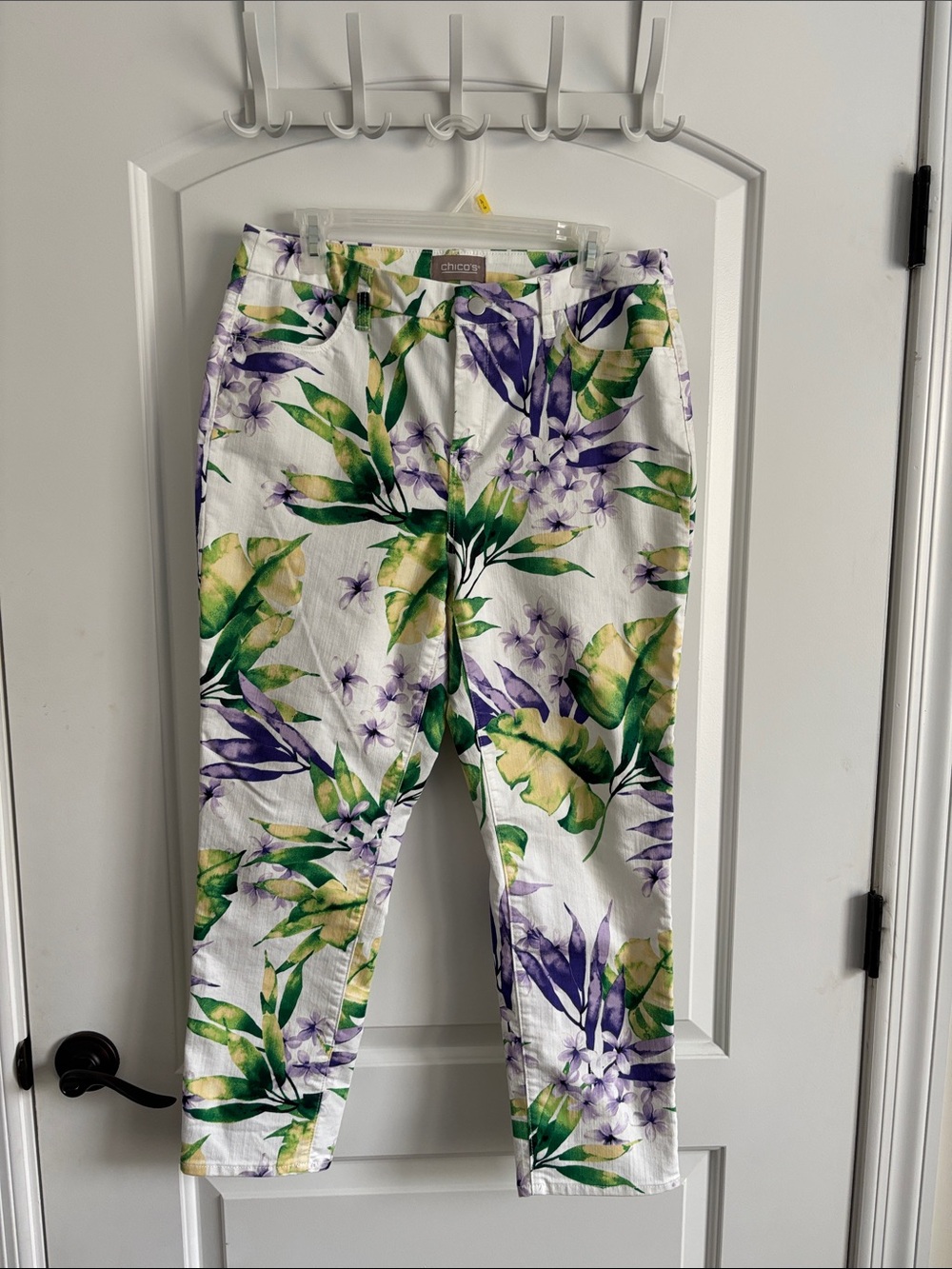 Chico's Floral Ankle Pants Size 1.5 White Tropical Print Stretch Crop Pants